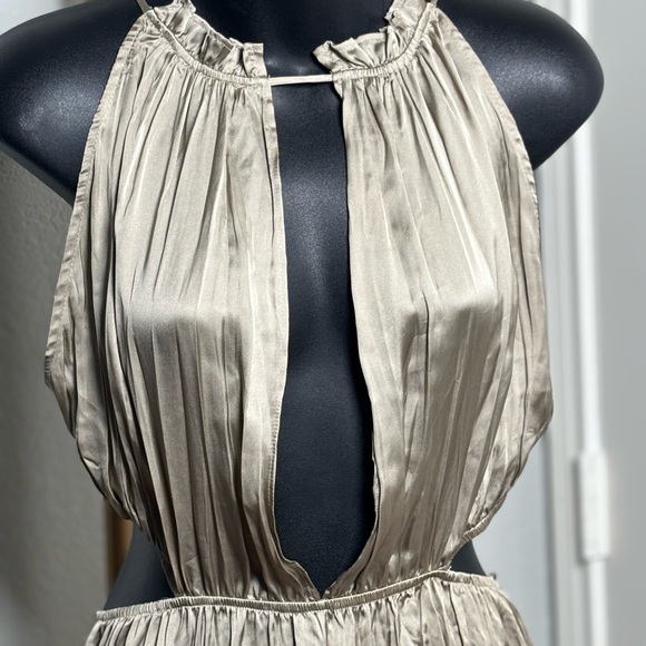 ZARA Cutout Maxi Dress
Size XS · Color: Taupe/Beige - Picture 6 of 13